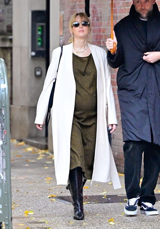 Jennifer Lawrence Rocks Luxe Maternity Fashion During Rainy NYC Stroll