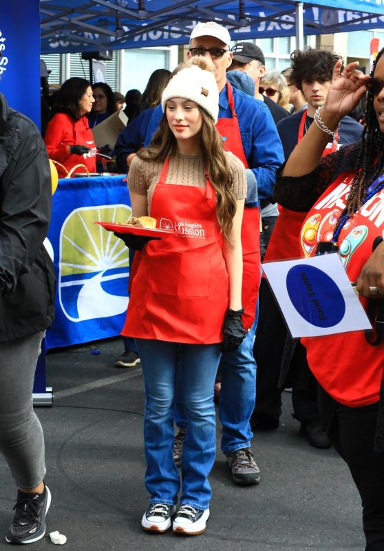 Jennifer Michele De Winter Serves Food to the Homeless at LA Mission [11-27-2024]