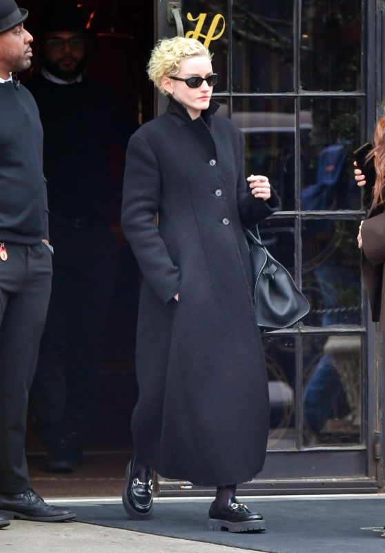 Julia Garner Spotted Stepping Out of Hotel in NYC [11-20-2024]