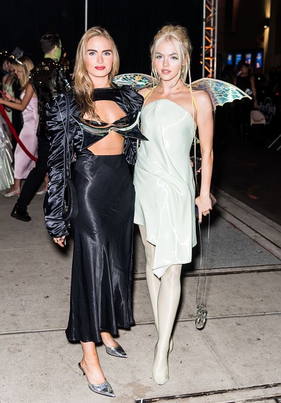 Kate Barton & Hayes Warner Bring Spooky Glamour to Klum’s Halloween Gala [10-31-2024]