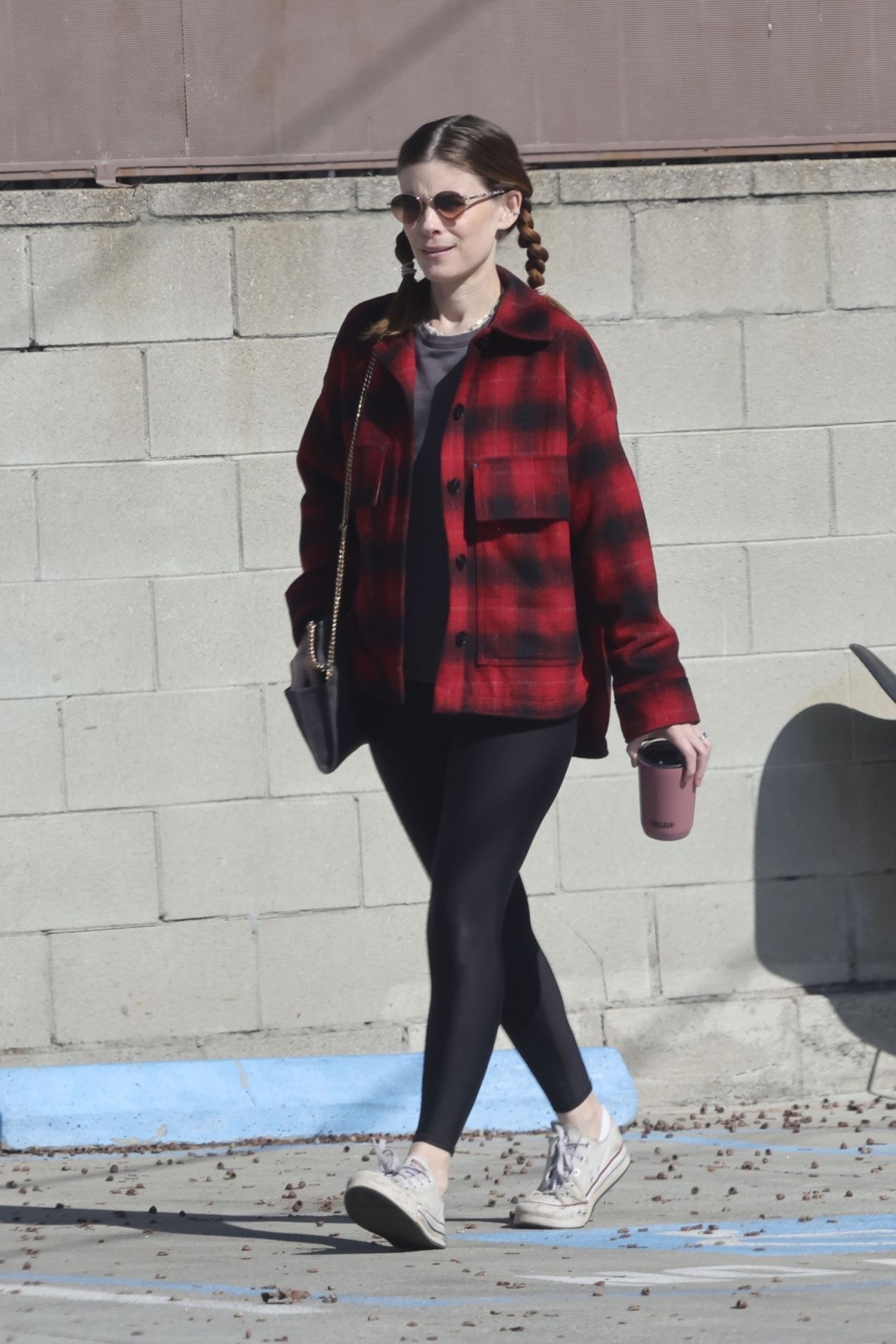 Kate Mara Steps Out for Juice in Relaxed Casual Look [11-11-2024 ...