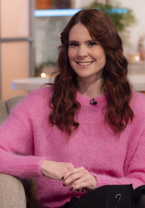 Kate Nash Charms Lorraine Viewers [11-27-2024]