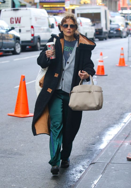 Katie Holmes Arrives at Barrymore Theatre [11-23-2024]