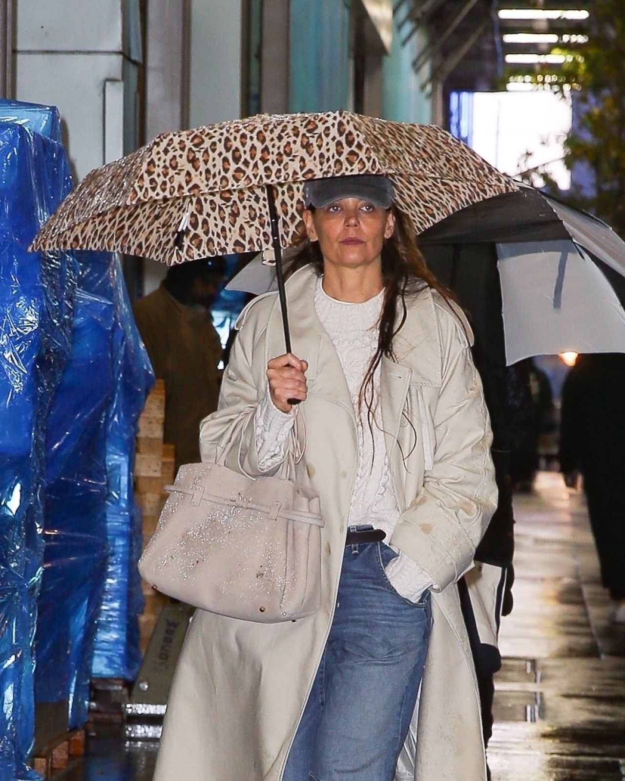 katie-holmes-chic-rainy-day-style-to-inspire-your-wardrobe-0.jpg (1280×1599)