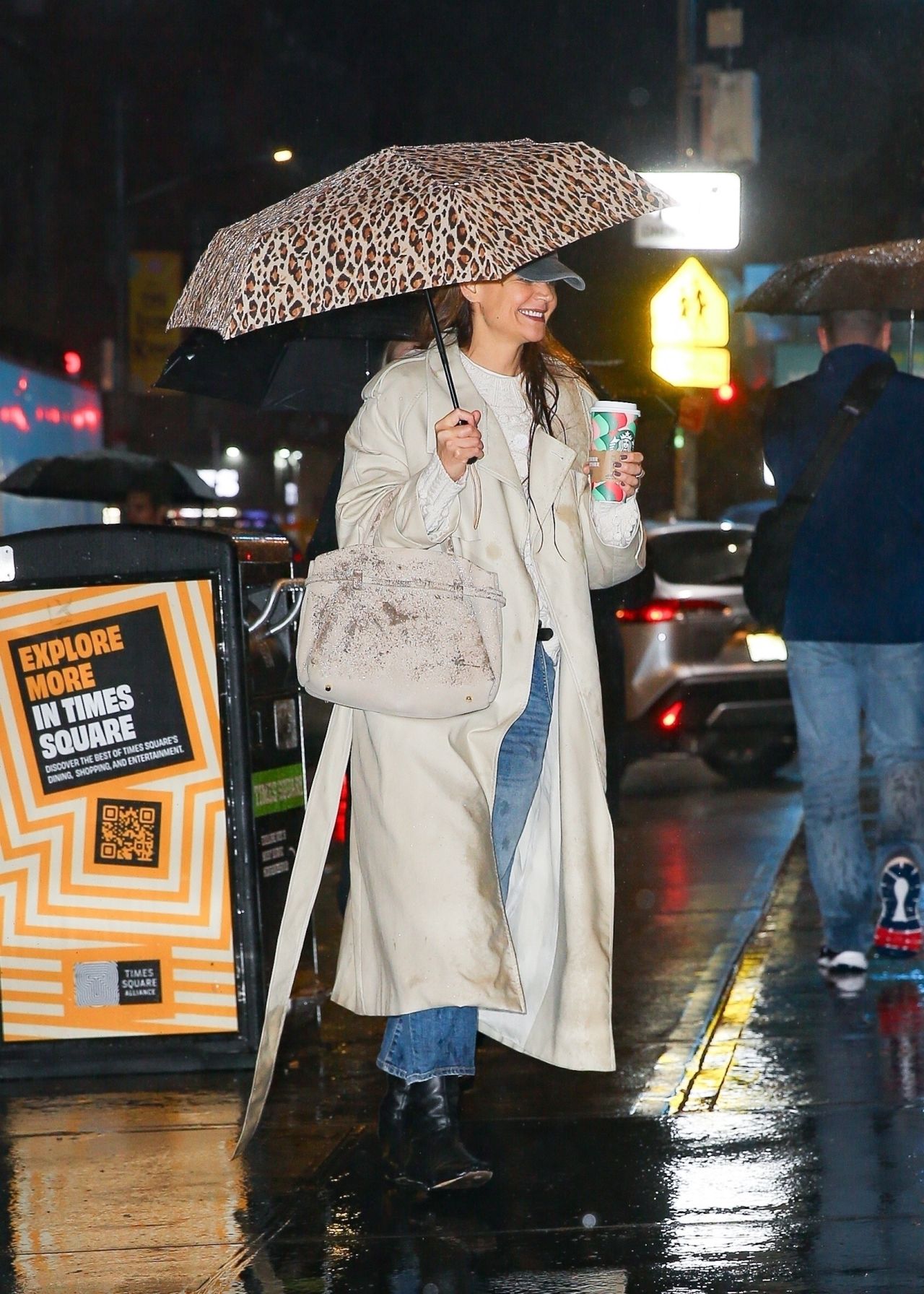 katie-holmes-chic-rainy-day-style-to-inspire-your-wardrobe-4.jpg (1280×1792)