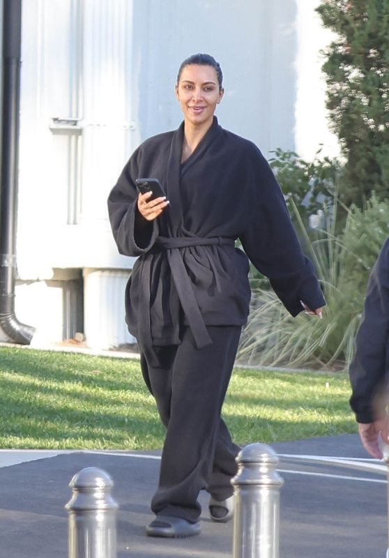 Kim Kardashian Stops Traffic in Los Angeles on Halloween [10-31-2024]