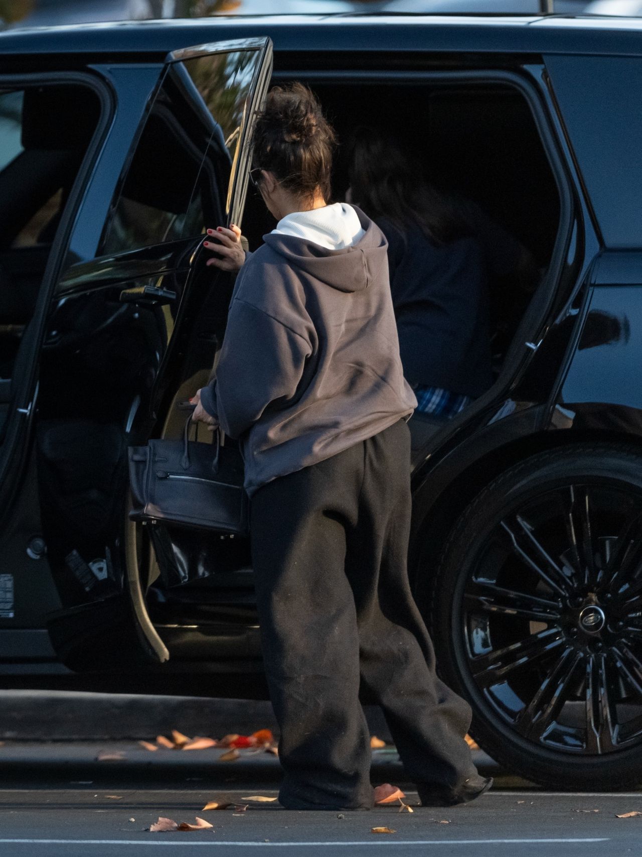 kourtney-kardashian-spotted-at-trader-joe-s-in-calabasas-11-18-2024-2.jpg (1280×1707)