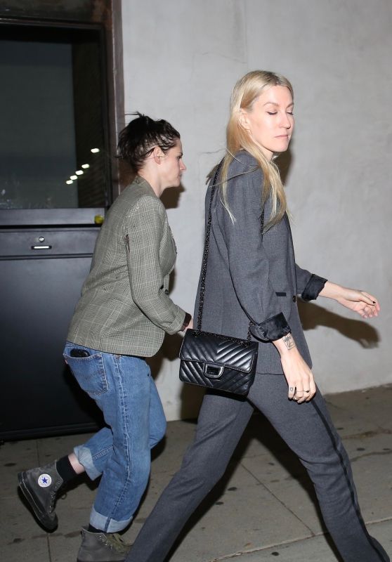 Kristen Stewart & Dylan Meyer Enjoy Romantic Dinner at Horses 13-11-2024