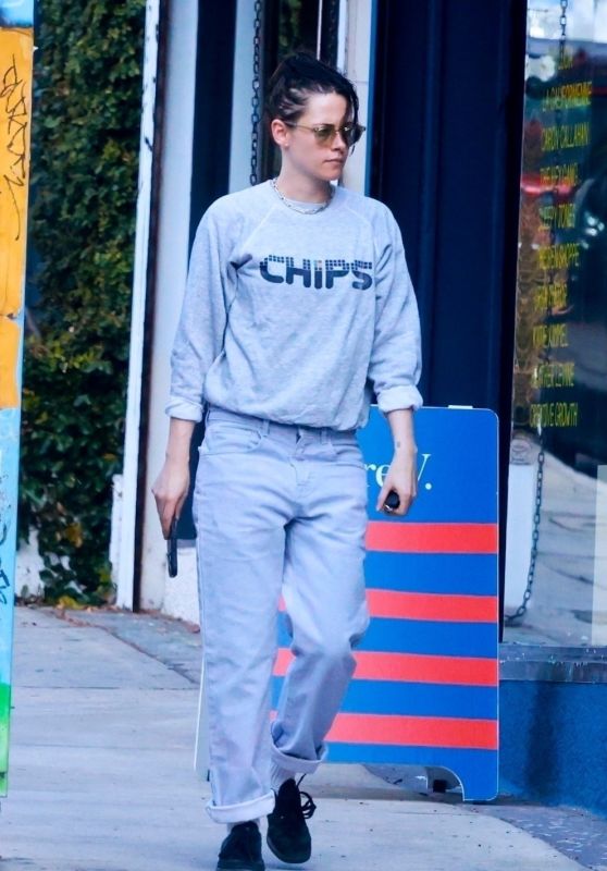 Kristen Stewart Spotted at Silverlake Waxing Salon [11-27-2024]