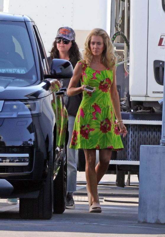 Kristen Wiig Spotted On Set Of 