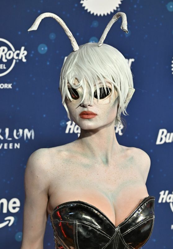 Leni Klum Shines in Extraterrestrial Attire at Heidi Klum’s Annual Halloween Bash [10-31-24]