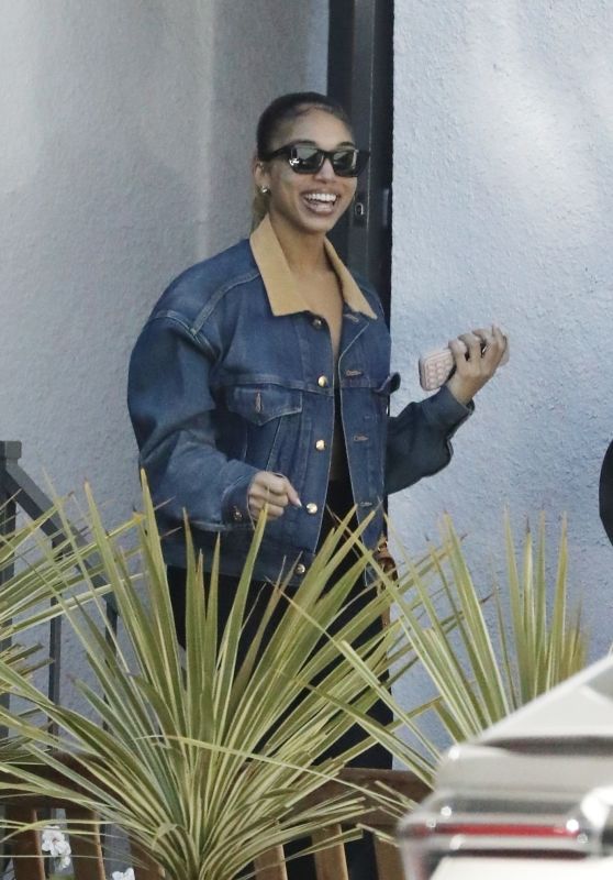 Lori Harvey Enjoys a Sunny Day Out in Bel Air [11-03-2024]