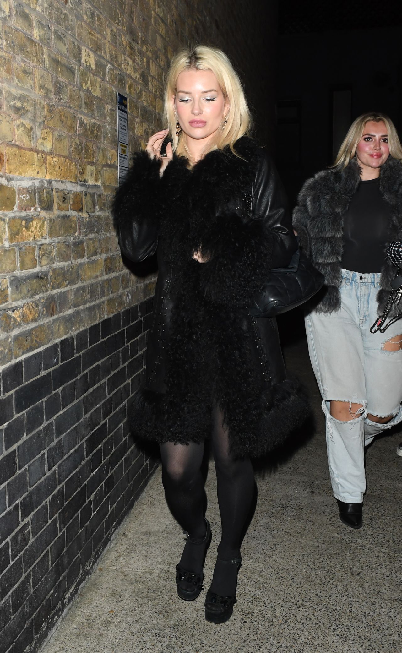 lottie-moss-rocks-leopard-print-for-exclusive-chiltern-firehouse-soiree-3.jpg (1280×2079)