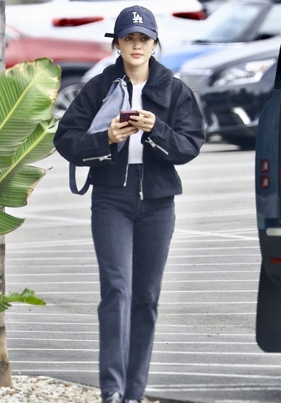 Lucy Hale goes monochrome for coffee catch-up [11-02-2024]