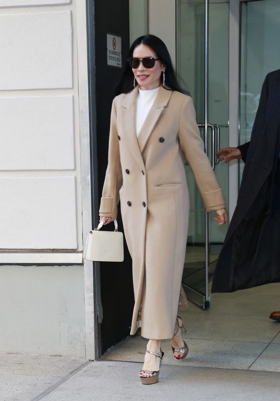 Lucy Liu Leaves Drew Barrymore Show Studios [11-13-2024]