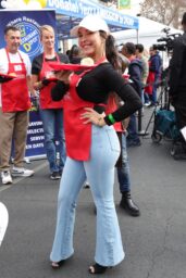 Mayra Veronica Serves Food to Homeless at LA Mission 11-27-2024