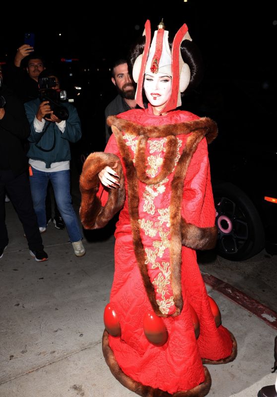 Megan Fox and Machine Gun Kelly Make a Splash at Kendall Jenner’s Halloween Party in LA [10-31-2024]