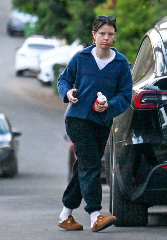 Mia Goth Enjoys Quality Time with Daughter Isabel during Playdate in Pasadena [11-22-2024]