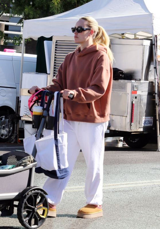 Peta Murgatroyd Spotted at Studio City Farmers Market [11-10-2024]