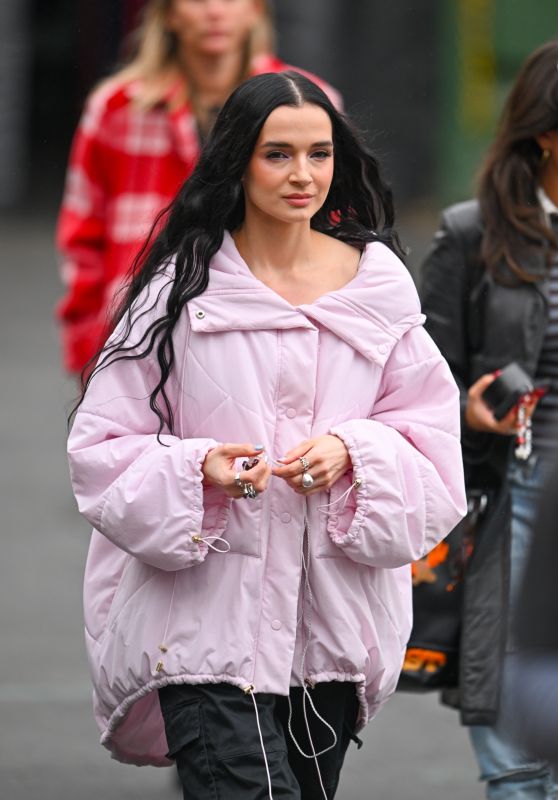 Poppy Arrives for Sound Check Ahead of Jimmy Kimmel Live! [11-26-2024]