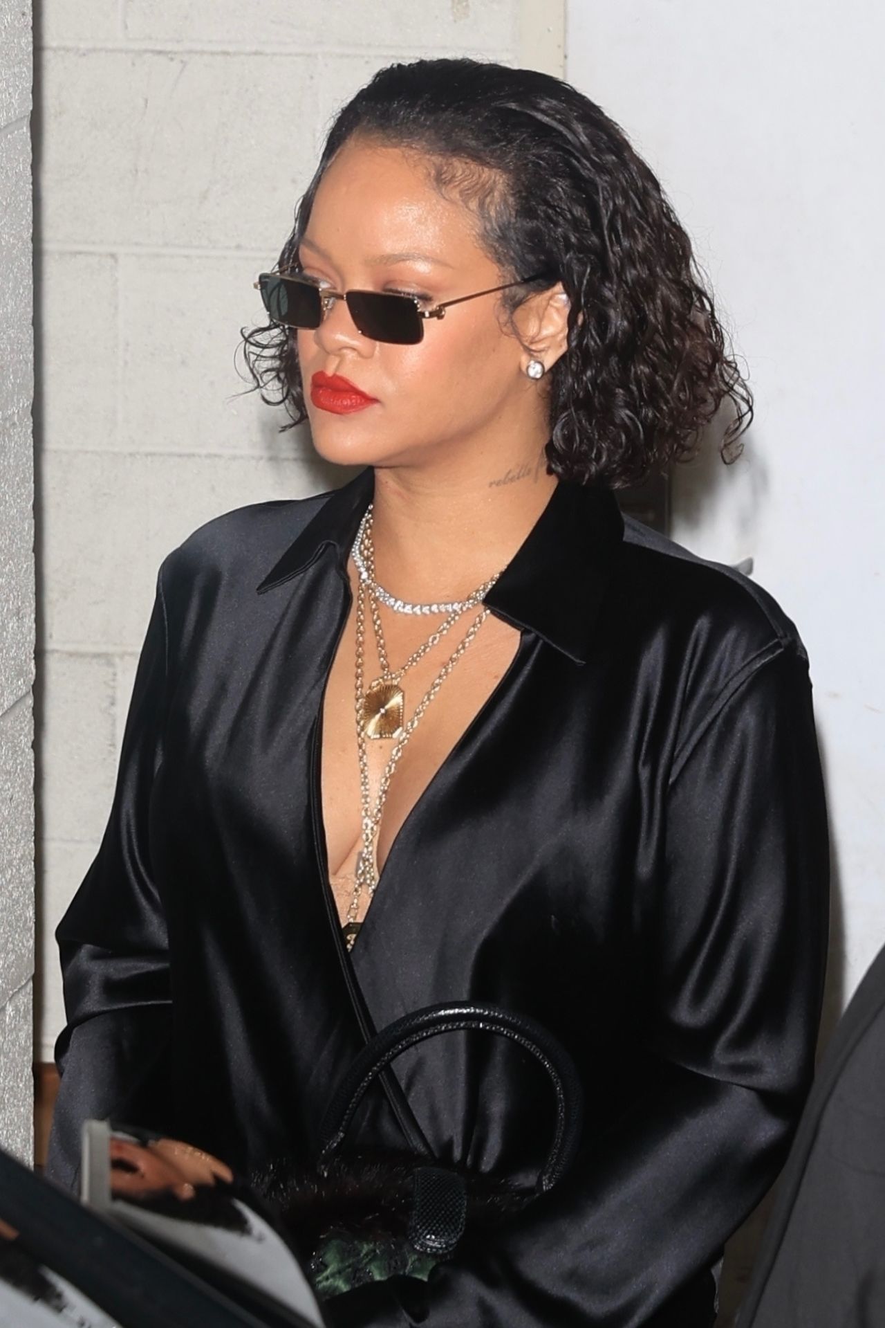 rihanna-spotted-at-wally-s-11-18-2024-0.jpg (1280×1919)