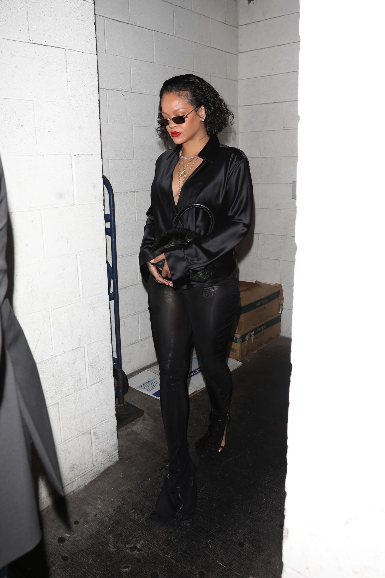 rihanna-spotted-at-wally-s-11-18-2024-7.jpg (1280×1920)