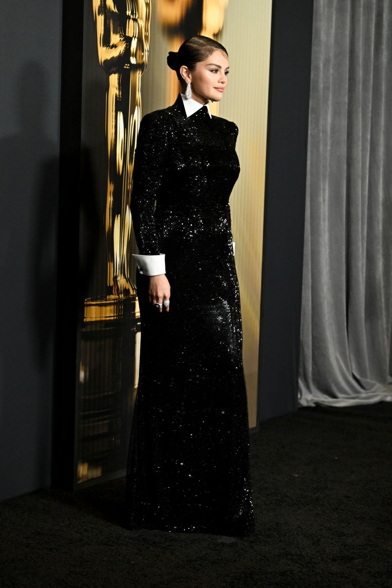 selena-gomez-channels-gothic-luxury-in-ralph-lauren-and-boucheron-at-governors-awards-10.jpg (1280×1920)