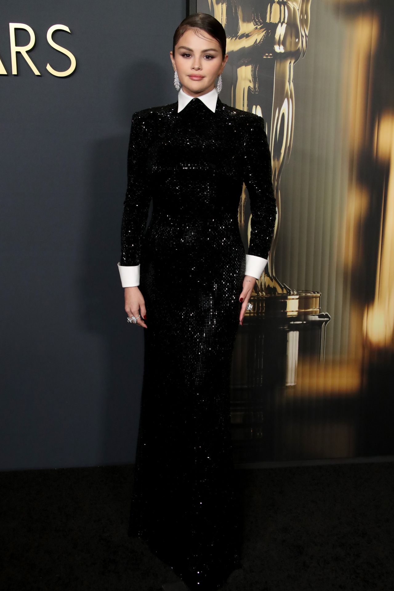 selena-gomez-channels-gothic-luxury-in-ralph-lauren-and-boucheron-at-governors-awards-3.jpg (1280×1920)