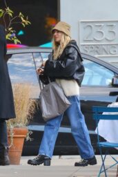 Sienna Miller rocks a grey PRADA bag in NYC 24 11 2024