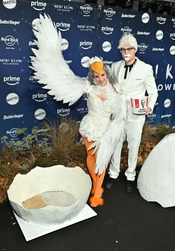 Sofie Dossi Flexes Her Skills at Heidi Klum’s Halloween Party in NYC [10-31-2024]