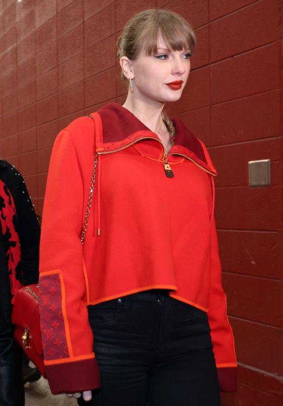 Taylor Swift Stuns in Red as She Supports Travis Kelce at Chiefs-Raiders Game