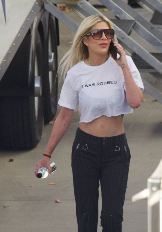 Tori Spelling Spotted Leaving DWTS Rehearsals Wearing "I WAS ROBBED" Shirt Ahead of Season Finale 24.11.2024 