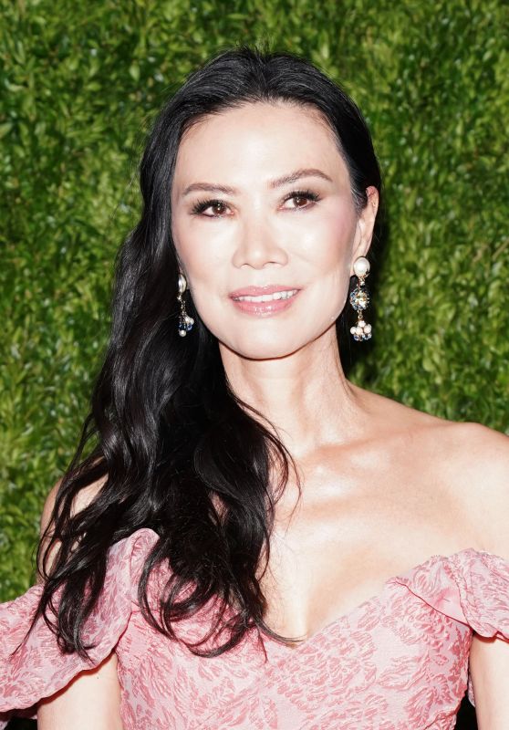 Wendi Deng Murdoch Brings Glamour to Universal Picture