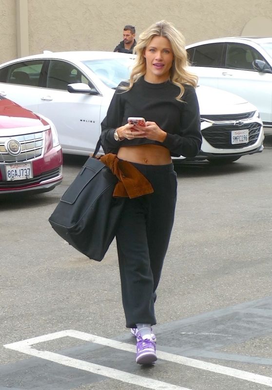 Whitney Carson Heads to DWTS33 Finalists Final Rehearsals [11-25-2024]