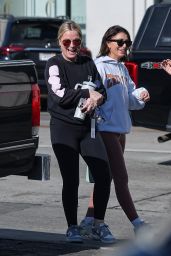 Amy Poehler All Smiles on Her Way to Pilates Class - 12.07.2024