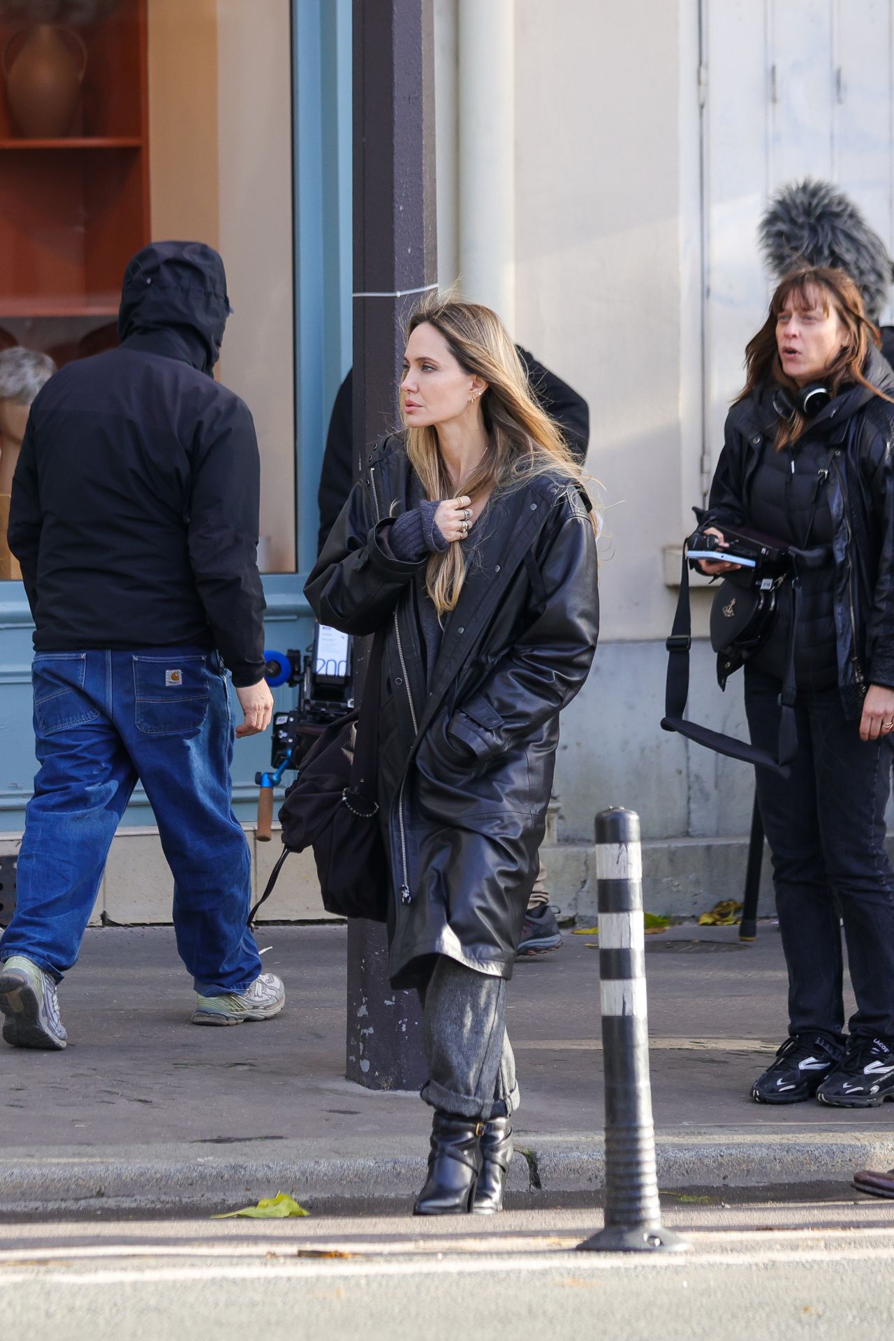 angelina-jolie-radiates-beauty-on-set-in-paris-12.07.2024-2.jpg (1280×1920)