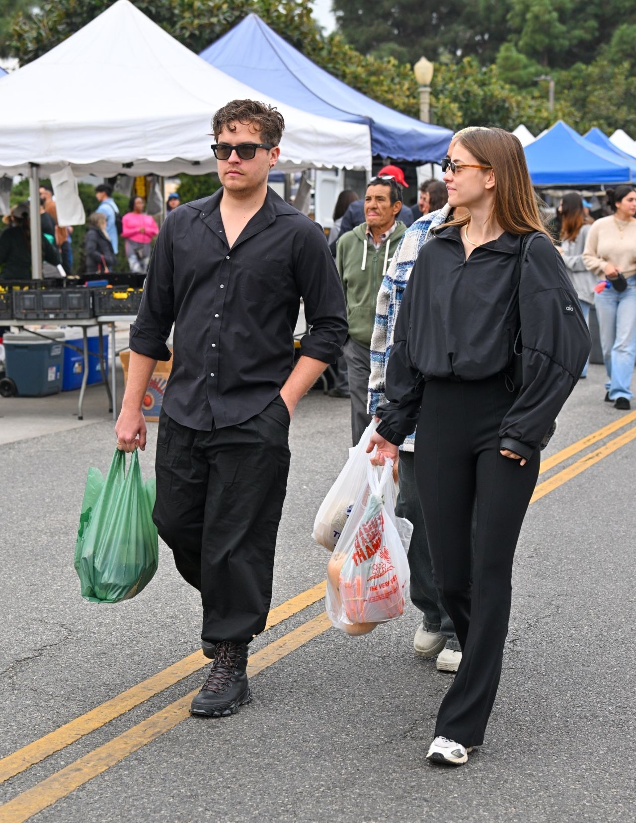 barbara-palvin-spotted-at-studio-city-farmers-market-12.22.2024-7.jpg (1280×1657)