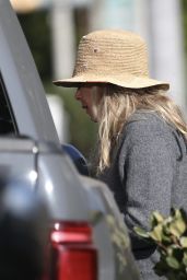 Barbra Streisand Spotted Running Errands 12-15-2024