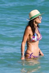 Bethenny Frankel Sizzles on Miami Beach, Flaunting Her Toned Physique (12.30.2024)