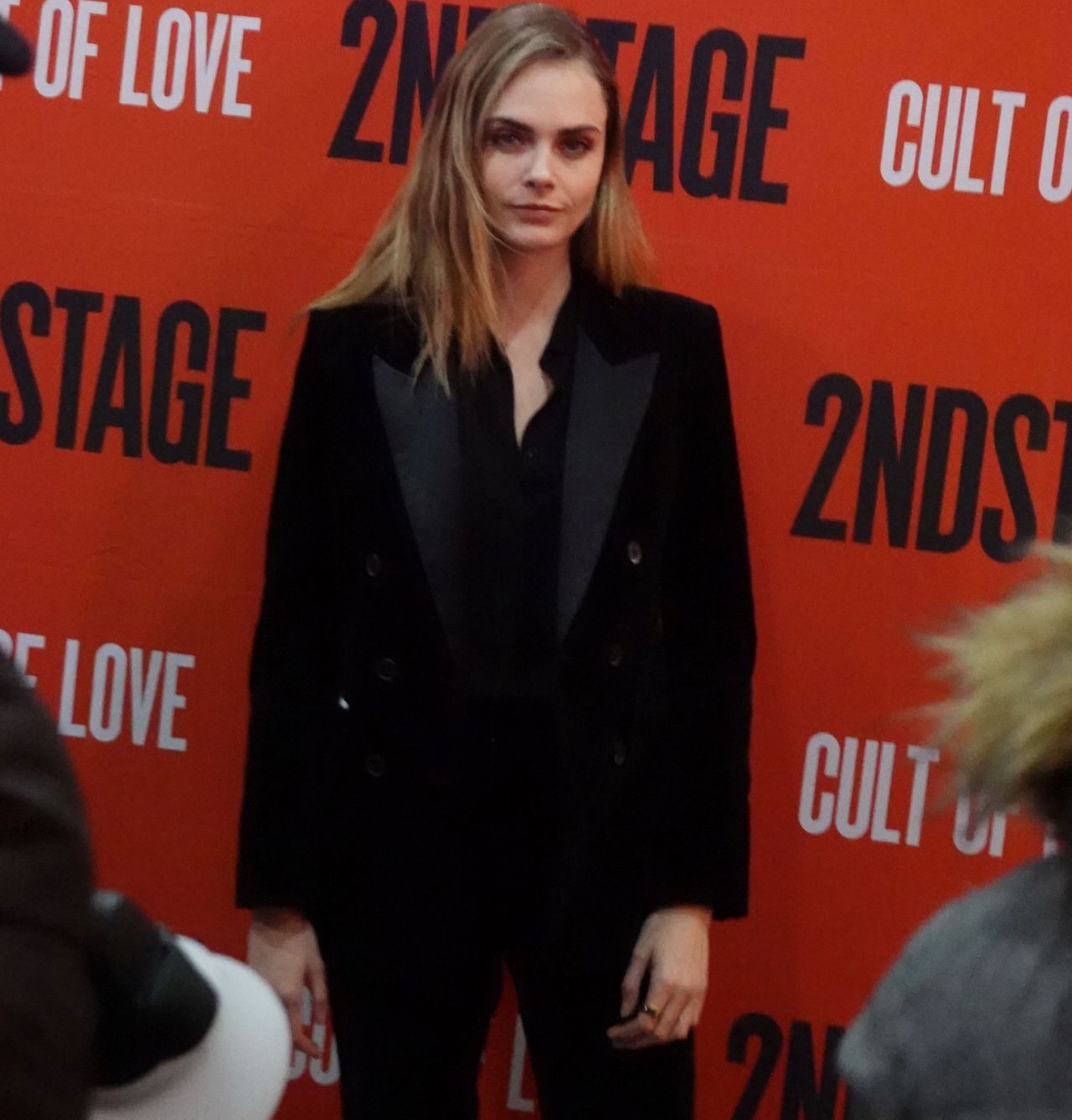 cara-delevingne-at-cult-of-love-broadway-opening-3.jpg (1280×1338)