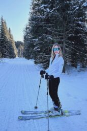 Chiara Ferragni s Cozy Christmas Ski Fashion 12-25-2024