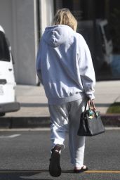 Dakota Fanning Pampered at Crane Salon for Christmas - 12.23.2024