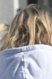 Dakota Fanning Pampered at Crane Salon for Christmas - 12.23.2024