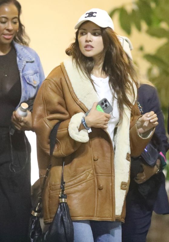 Eiza González Enjoys Billie Eilish Concert in Inglewood 12.20.2024