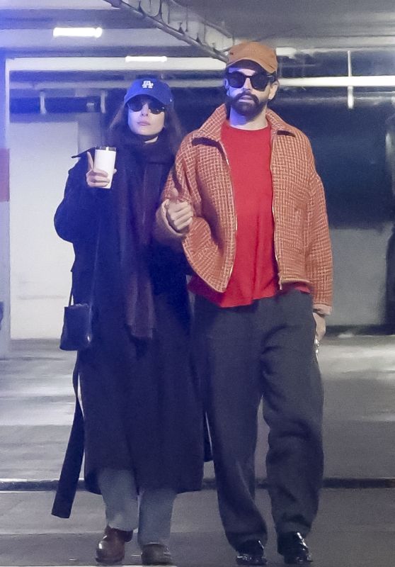 Elizabeth Olsen and Robbie Arnett Spotted at Trader Joe’s in West Hollywood – 12.29.2024