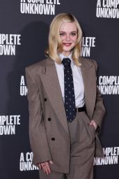 Elle Fanning Attends "A Complete Unknown" Photocall in London