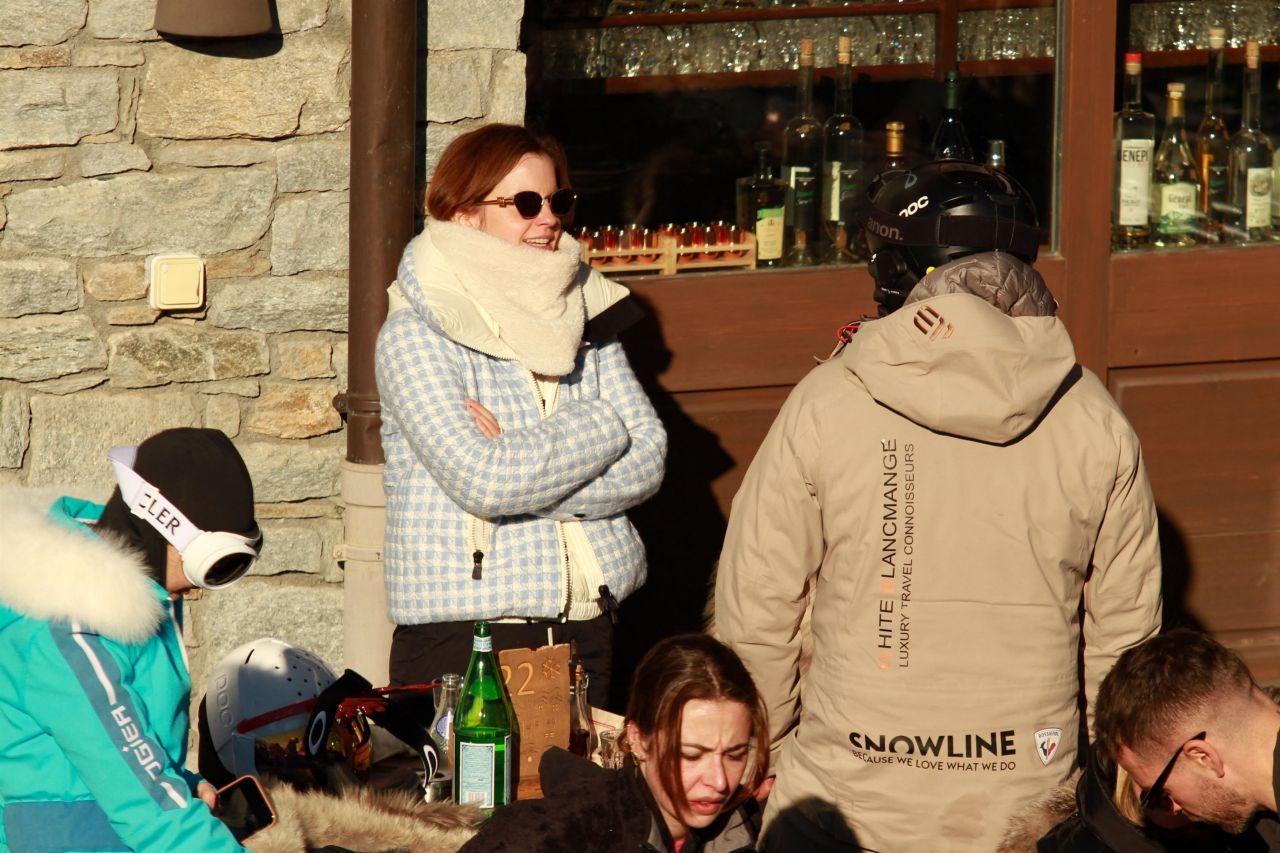 emma-watson-s-festive-ski-adventure-12.24.2024-7.jpg (1280×853)