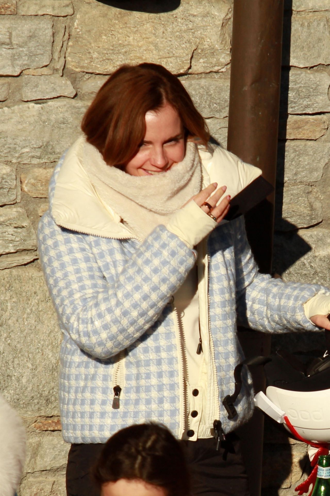 emma-watson-s-festive-ski-adventure-12.24.2024-8.jpg (1280×1920)