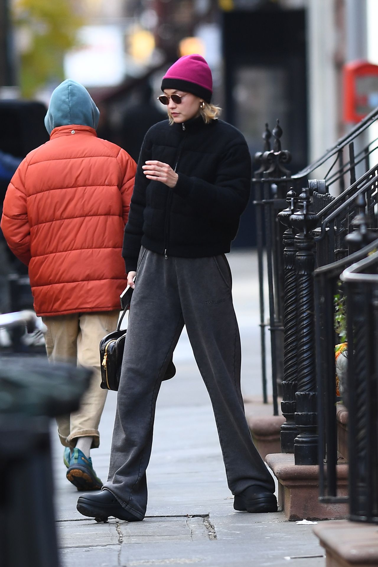 gigi-hadid-s-cozy-chic-new-york-city-winter-look-12-06-2024-0.jpg (1280×1919)