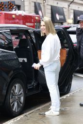 Ginger Zee Leaves Work with a Smile in NYC - 12.11.2024